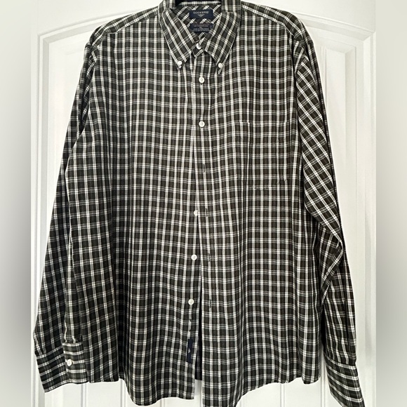 Dockers Stain Defender No Wrinkle long-sleeve button down; size XL, dark green. - Picture 1 of 4